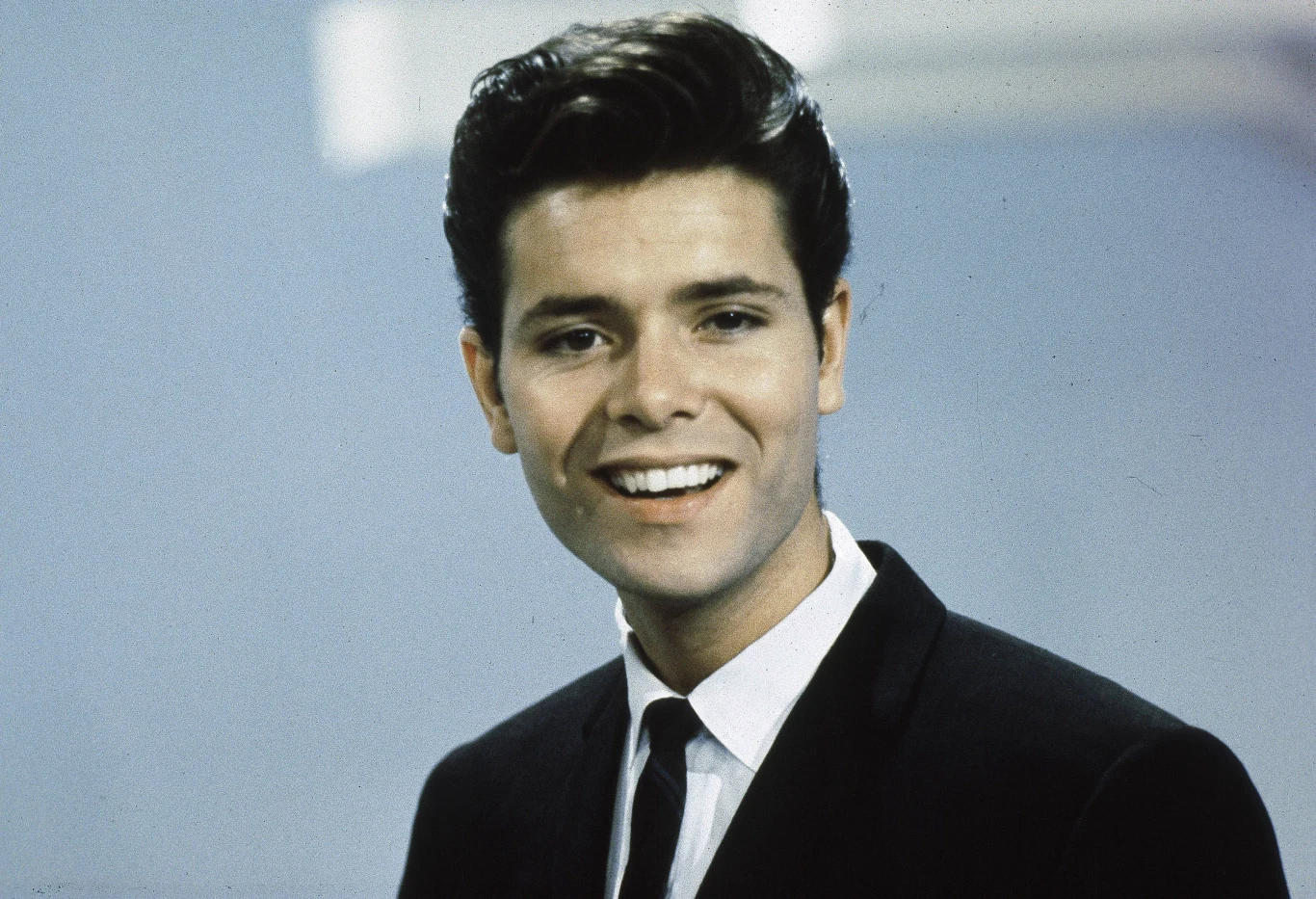 W 1995 roku Cliff Richard otrzymał od królowej Elżbiety II tytuł szlachecki, przed tak sławnymi muzykami, jak Paul McCartney, Elton John, Mick Jagger czy Tom Jones.