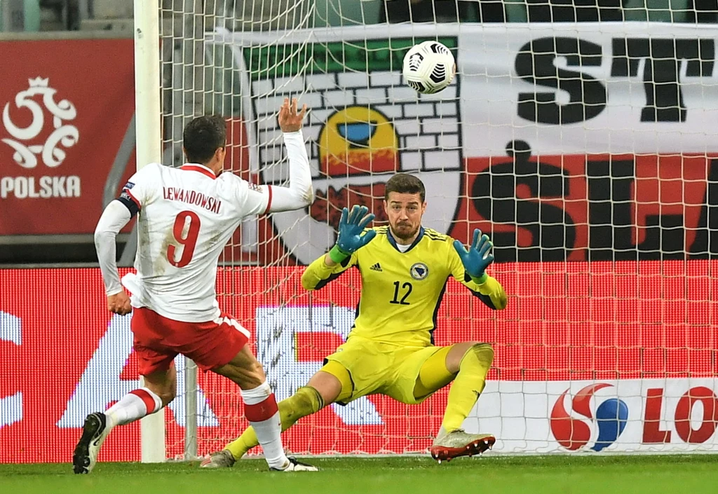 W tej sytuacji Robert Lewandowski nie zdołał pokonać Ibrahima Szehicia W tej sytuacji Robert Lewandowski nie zdołał pokonać Ibrahima Szehicia