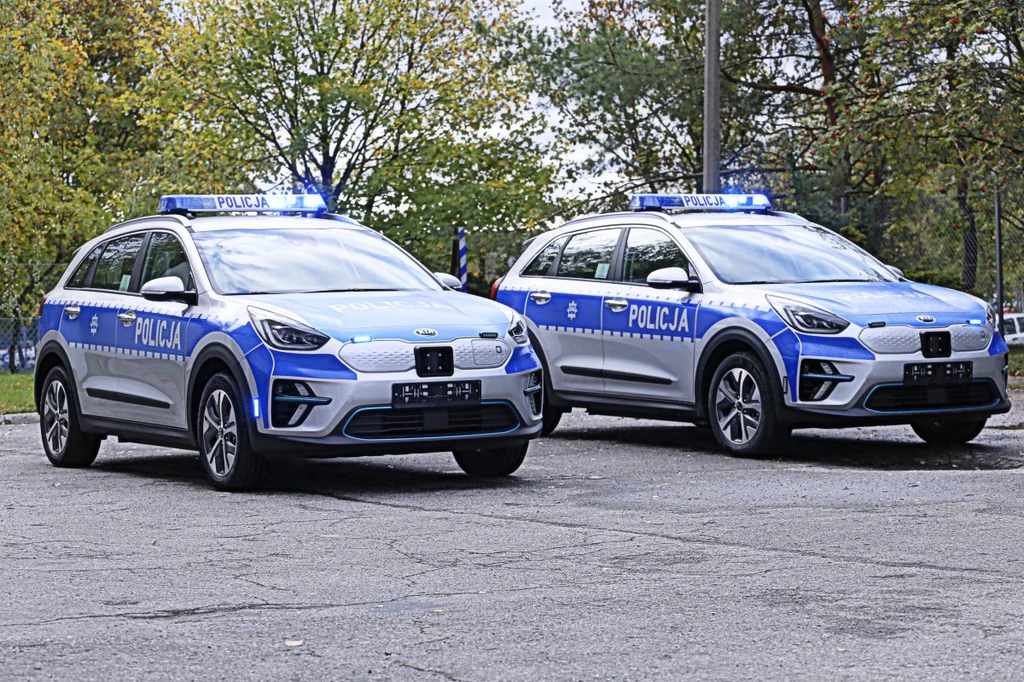 Elektryczne Kie e-Niro w barwach policji