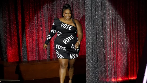 Lizzo jest znaną postacią w nurcie body positivity. Piosenkarka namawia do akceptacji własnego ciała, jakie by ono nie było.