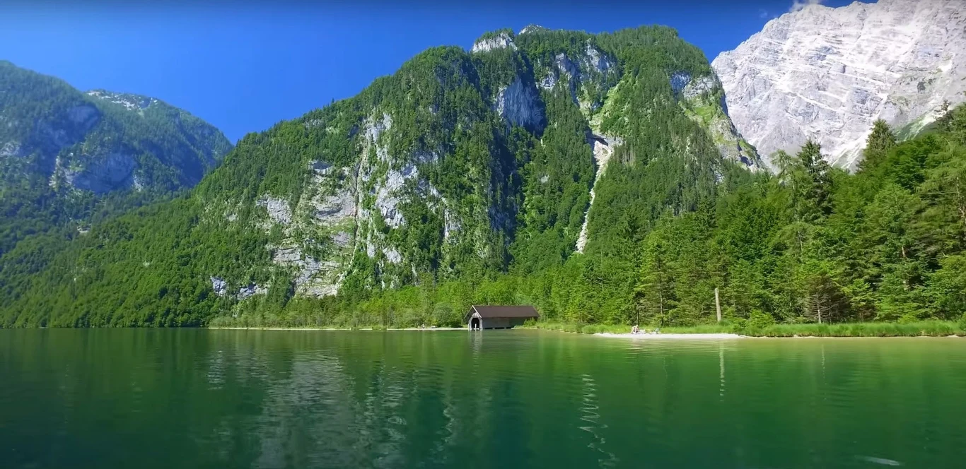 - Nie chcieliśmy nikomu zabraniać wstępu do parku, bo koniec końców jest on przecież dla ludzi - komentuje Karolin Scheider. - Ale zniszczenia były już tak poważne, że musimy zamknąć to miejsce dla odwiedzających na dwa, trzy lata. Przyroda musi się zregenerować.