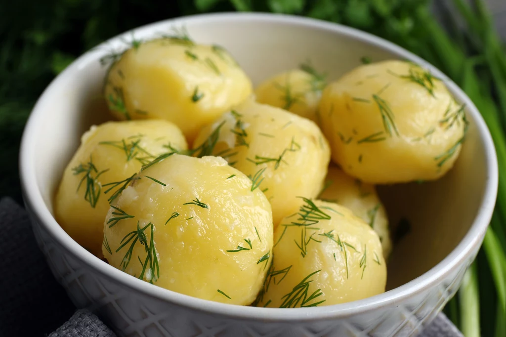 Ziemniaki szybko zrobią się miękkie, jeśli dodasz do nich jeden składnik - masło
