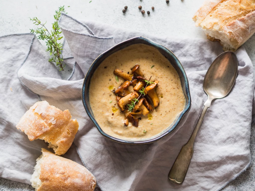 Dobrym dodatkiem do zupy grzybowej są grzyby przesmażone na maśle