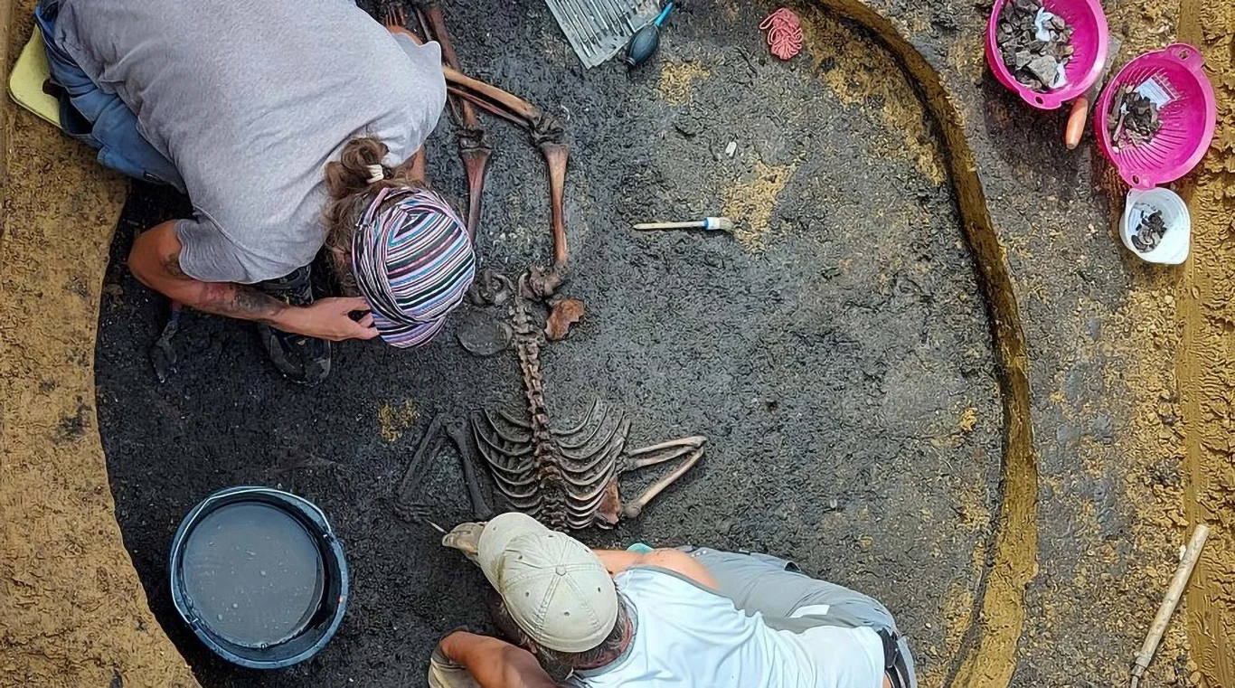 Naukowcom udało się ustalić nie tylko wiek szczątków (od 2100 do 2500 lat), ale i prawdopodobną przyczynę zgonu chłopca