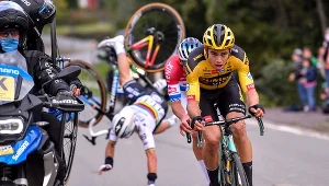 Julian Alaphilippe zderzył się z motocyklem