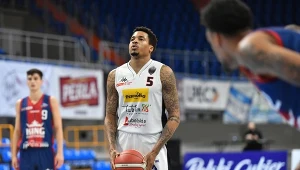 Zawodnik Pszczółki Startu Lublin Sherron Dorsey-Walker (C)