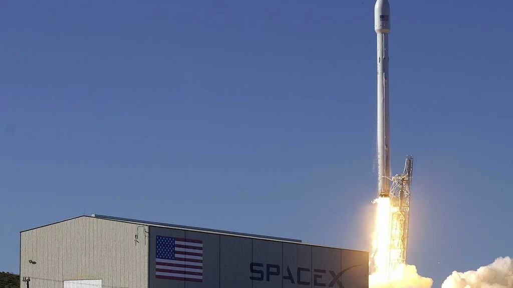 SpaceX z powodzeniem wystrzeliło kolejne satelity