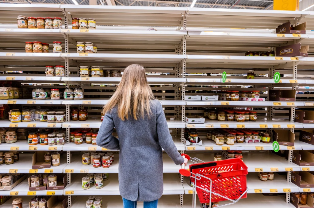 13 marca 2020 r, Gdańsk. W marcu wiele produktów znikało ze sklepowych półek. Teraz Polacy ponownie także ruszyli do sklepów, by robić zakupy na zapas