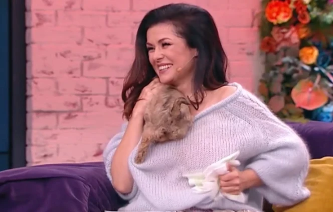 Kasia Cichopek z pamiątką po psiaku (pytanienasniadanie.tvp.pl/se.pl)