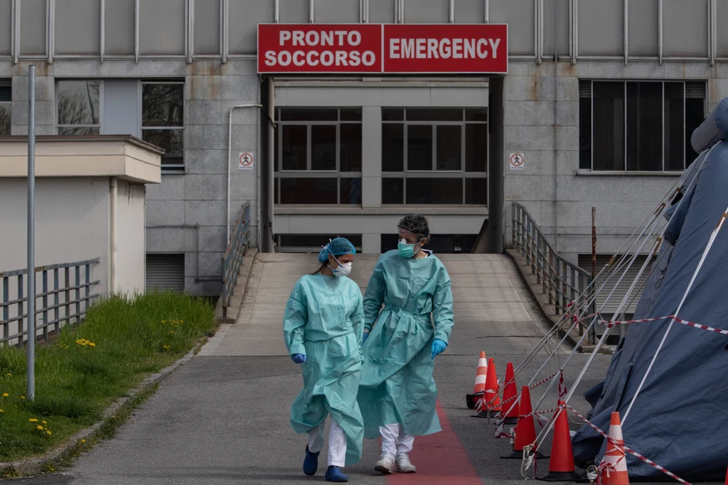 Pracownicy szpitala w Cremonie niedaleko Mediolanu, Włochy, epidemia koronawirusa SARS-CoV-2 Pracownicy szpitala w Cremonie niedaleko Mediolanu, Włochy, epidemia koronawirusa SARS-CoV-2