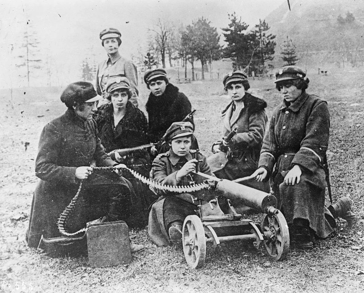 Żołnierki Ochotniczej Legii Kobiet na zdjęciu z 1920 roku