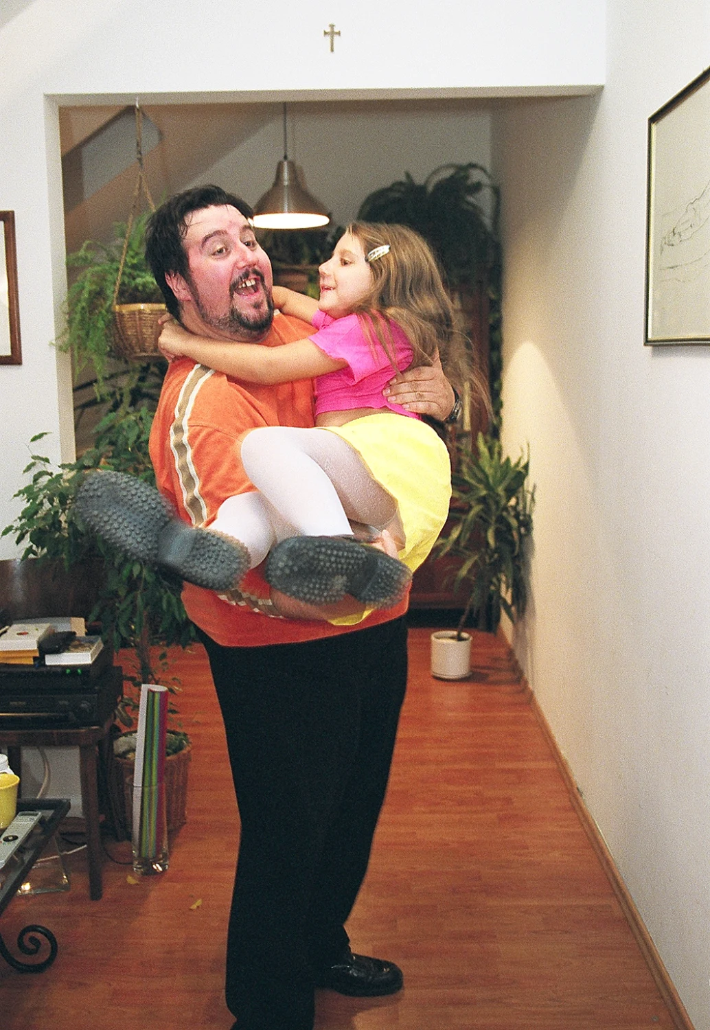 Dariusz Gnatowski z córką, 2003 rok