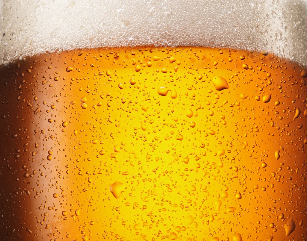 Brytyjskie browary obniżają zawartość alkoholu w piwie. Chcą płacić niższe podatki