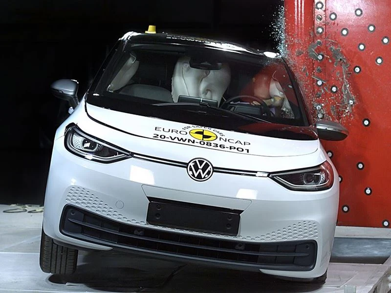 Rozbity Volkswagen ID.3 Rozbity Volkswagen ID.3