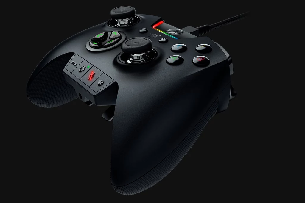 Razer Wolverine Ultimate jest kontrolerem zaprojektowanym dla Xbox. Pad posiada wymienne drążki analogowe oraz d-pad, które można dostosowywać do dowolnego stylu gry. Wolverine Ultimate korzysta także z podświetlenia Razer Chroma. Razer Wolverine Ultimate jest kontrolerem zaprojektowanym dla Xbox. Pad posiada wymienne drążki analogowe oraz d-pad, które można dostosowywać do dowolnego stylu gry. Wolverine Ultimate korzysta także z podświetlenia Razer Chroma.