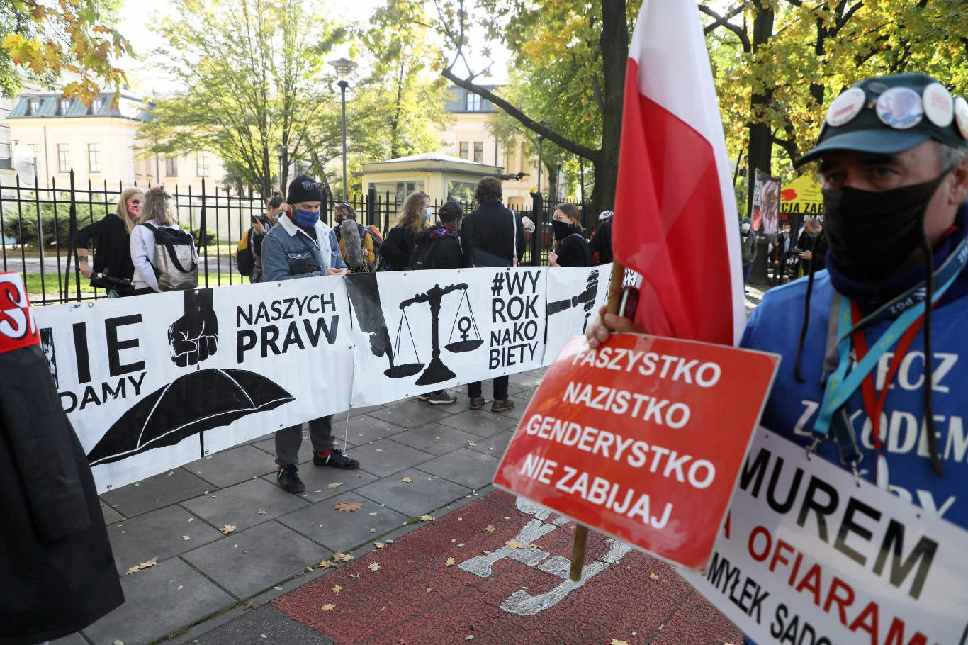 Uczestnicy protestów przed Trybunałem Konstytucyjnym