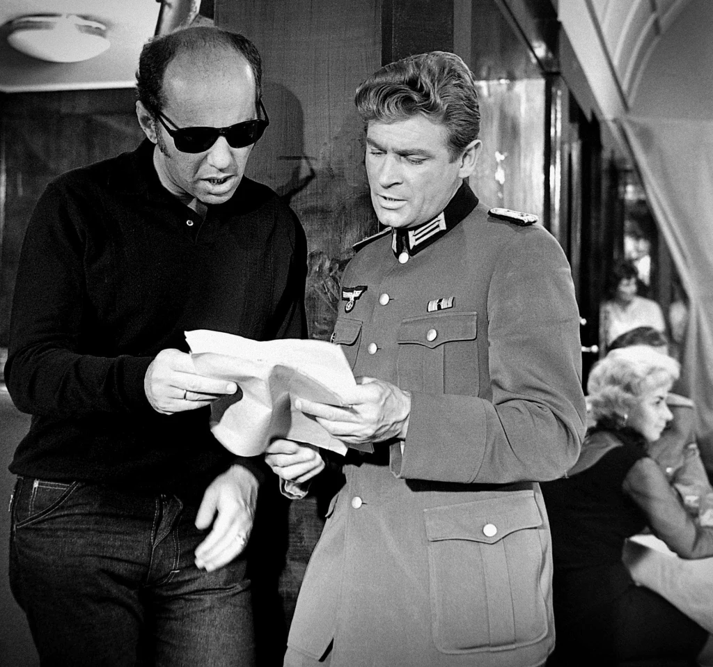 Andrzej Konic i Stanisław Mikulski na planie serialu "Stawka większa niż życie" Andrzej Konic i Stanisław Mikulski na planie serialu "Stawka większa niż życie"