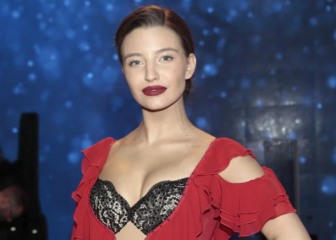 Julia Wieniawa Julia Wieniawa