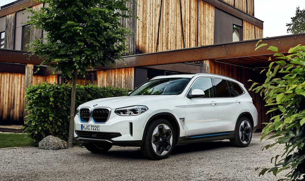 BMW iX3