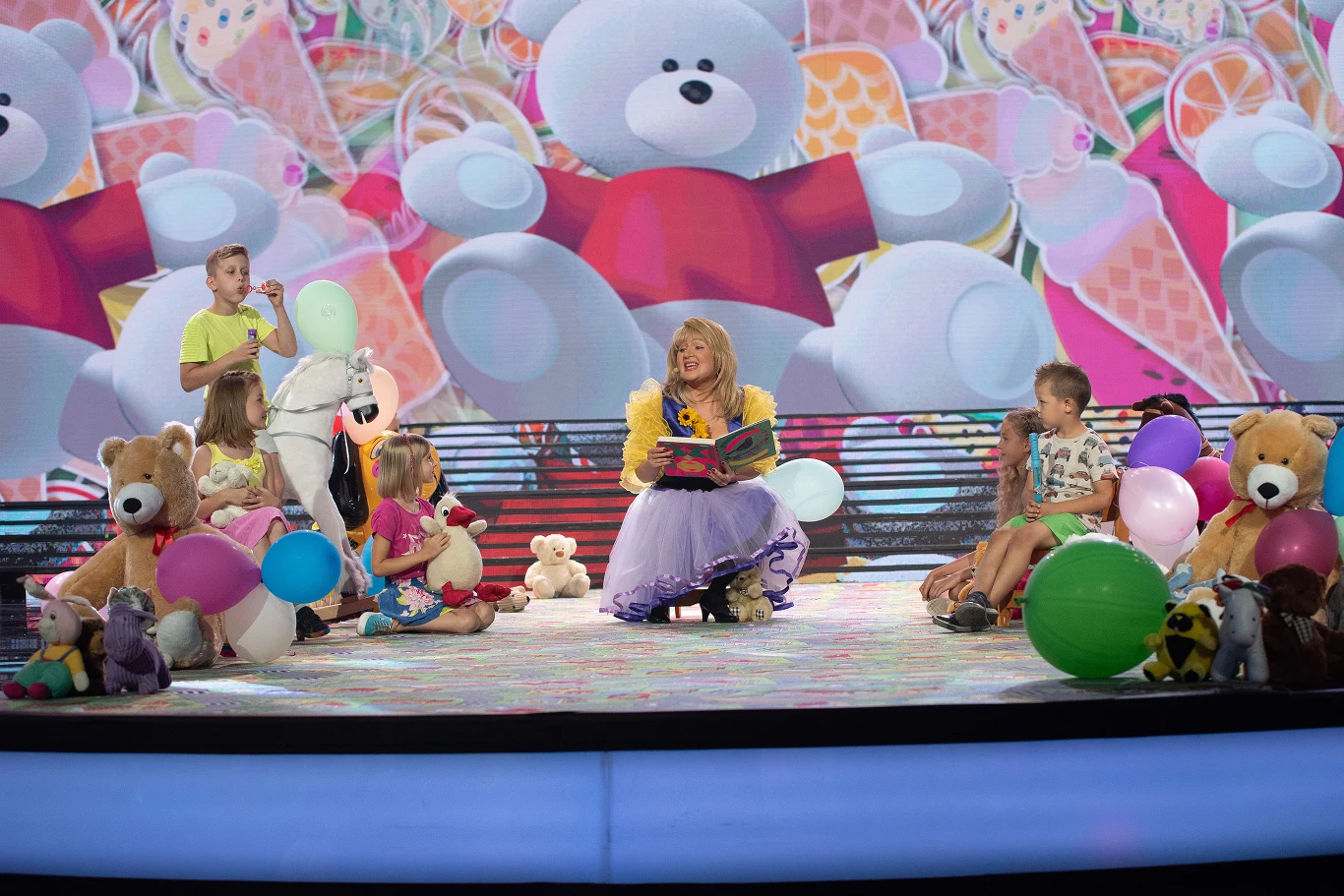 Gosia Andrzejewicz Gosia Andrzejewicz