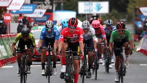 Primoż Roglicz (na pierwszym planie)