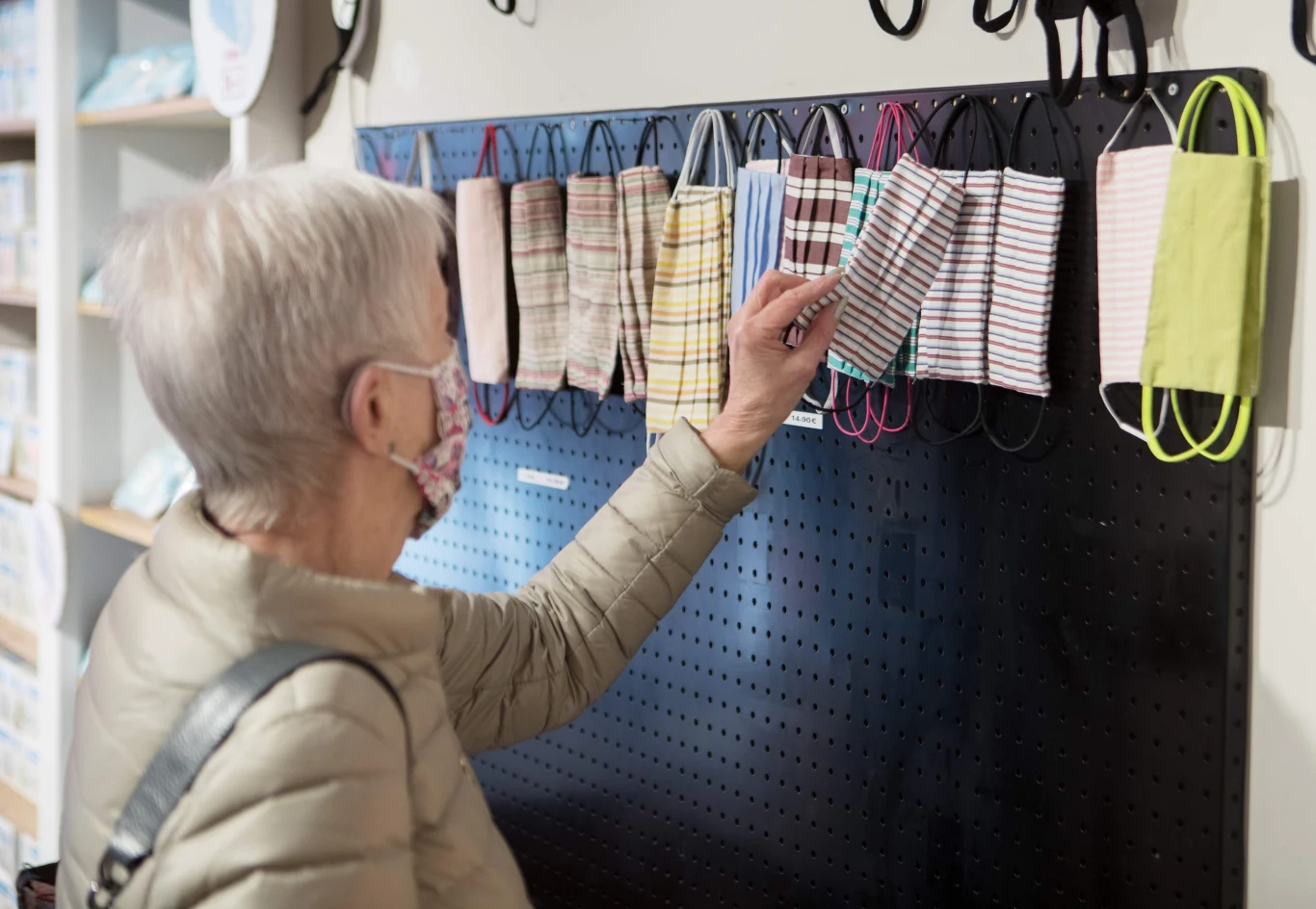 Maseczki i izolacja Maseczki i izolacja