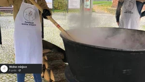 Kalisz: Ugotowali żur dla ubogich z okazji Światowego Dnia Walki z Głodem