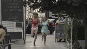 Kadr z filmu "Borat 2"