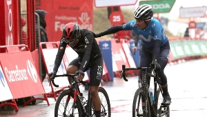 Richard Carapaz (z lewej) i Marc Soler