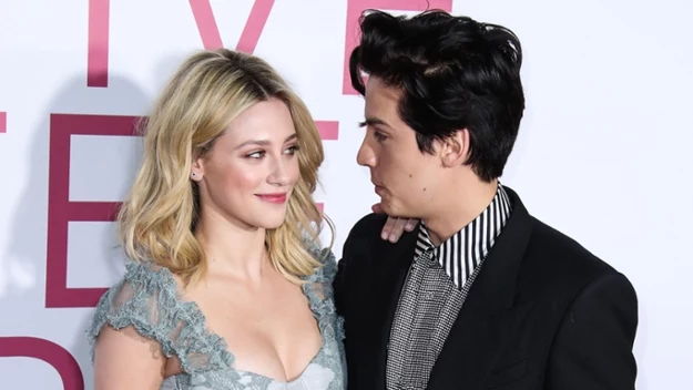 Sprouse od czerwca 2018 do marca 2020 był związany z koleżanką z planu „Riverdale - aktorką Lili Reinhart.