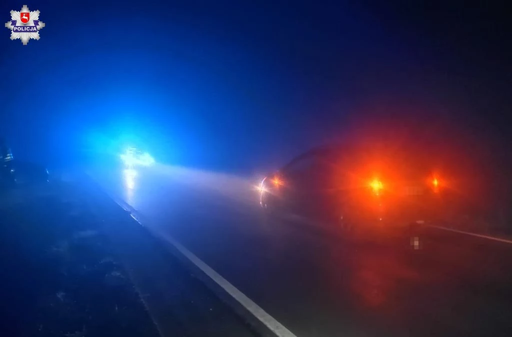 Kompletnie pijany pieszy spał na jezdni Kompletnie pijany pieszy spał na jezdni
