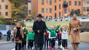 Księżniczka Wiktoria i jej córka w podobnych stylizacjach. "Jaka matka, taka córka?"