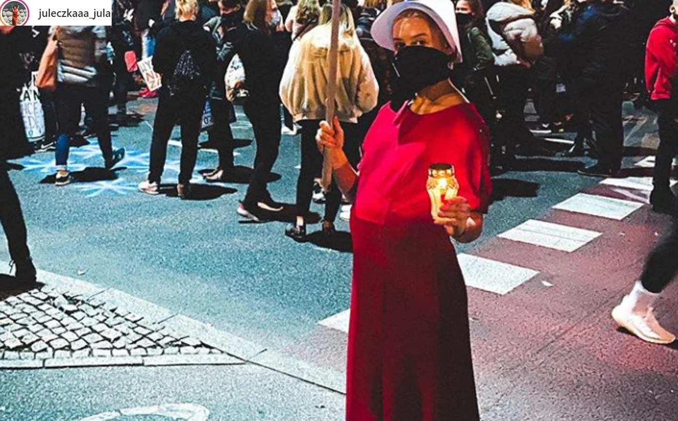 Julia Wróblewska opublikowała zdjęcie z marszu na Instagramie Julia Wróblewska opublikowała zdjęcie z marszu na Instagramie