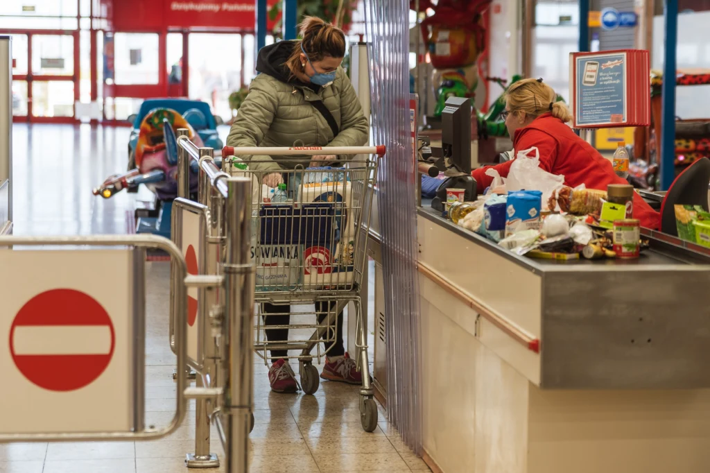 Można byłoby otworzyć hipermarkety i galerie handlowe w niedziele, ale pod warunkiem wprowadzenia 2,5 razy wyższych stawek za pracę w tym dniu i refundacji środków higieny