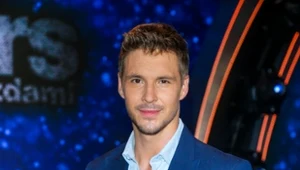 Mikołaj Roznerski - najbardziej rozpoznawany jest ze swojej roli w serialu "M jak miłość" i o właśnie tam poznał swoją obecną miłość - Adrianę Kalską.