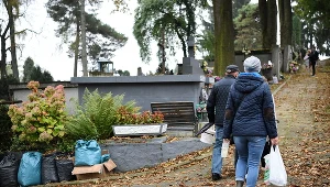 Wizyty na grobach bliskich na cmentarzu w Przemyślu