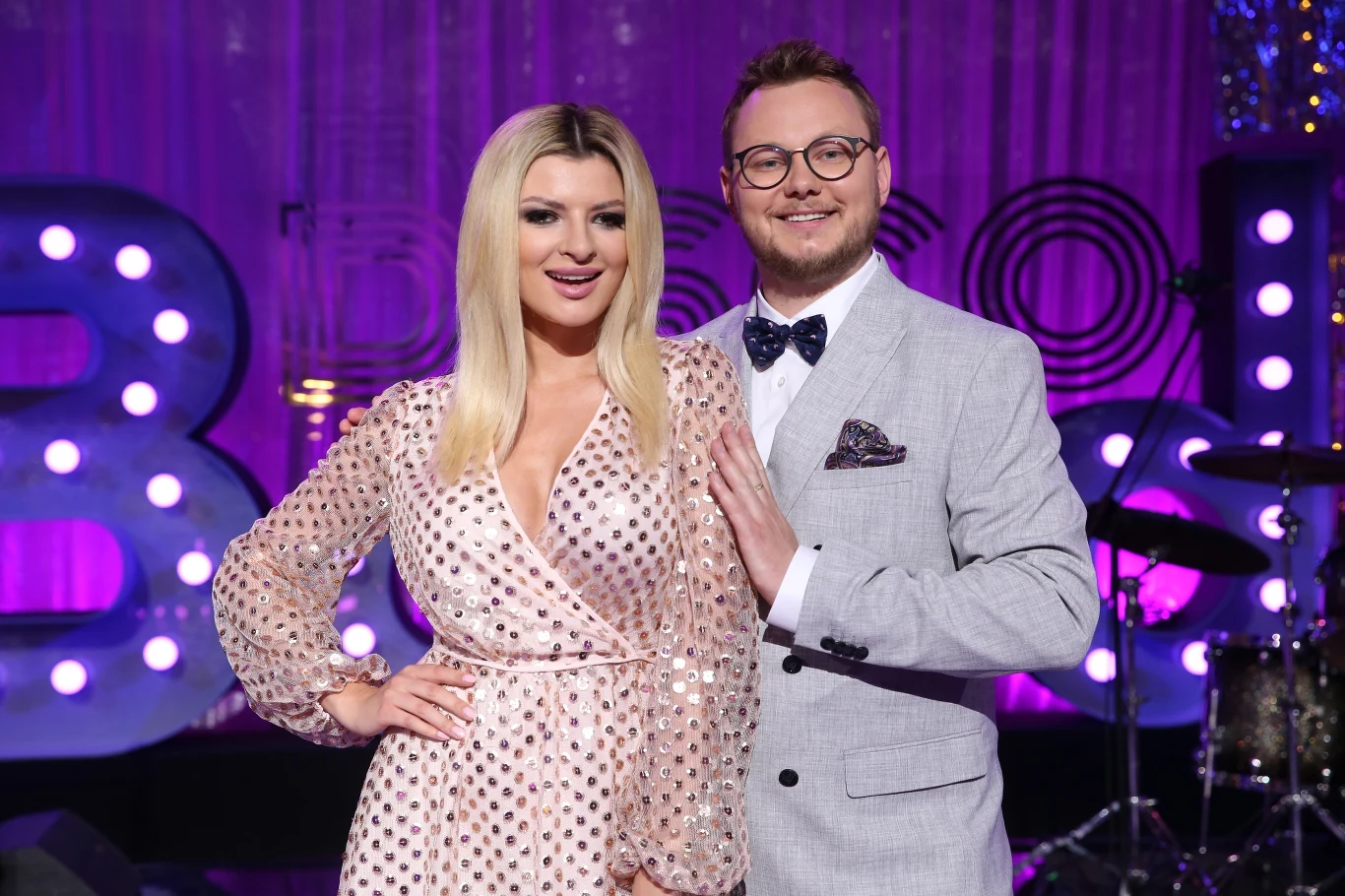Klaudia Wiśniowska i Wojciech Grodzki prowadzą program "Disco Band Weselny Show" Klaudia Wiśniowska i Wojciech Grodzki prowadzą program "Disco Band Weselny Show"