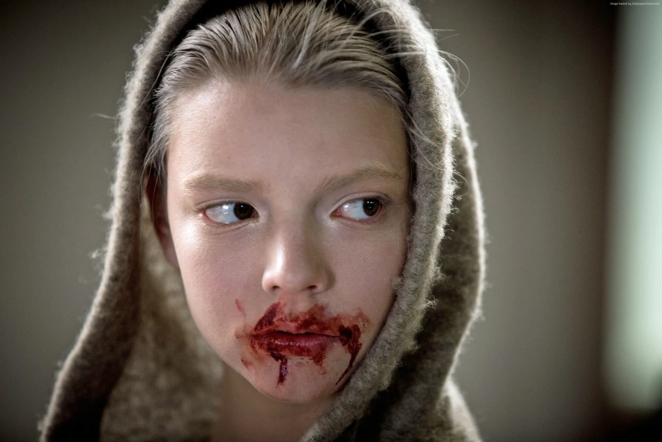 W kolejnych latach Anya Taylor-Joy pojawiała się na ekranie głównie w kolejnych horrorach. Najpierw oglądaliśmy ją w filmie "Morgan" (2016), w którym wcieliła się w tytułową istotę z syntetycznym DNA.

Twórcy rozglądali się za elektryzującą dziewczyną, która zachwyca nie tylko urodą, ale i intelektem. Rola Morgan jest wymagająca - niełatwo pokazać specyficzną emocjonalność postaci i to, jak wpływają na nią relacje z niedoskonałymi ludźmi, z którymi przebywa. "Wiedzieliśmy, że aktorka musi nie tylko podołać fizycznym wyzwaniom, ale i oddać pewnego rodzaju dziecięcość Morgan" - mówił reżyser Luke Scott.

Po długich poszukiwaniach twórcy powierzyli rolę właśnie Anyi Taylor-Joy. "Zachwyciła mnie delikatnością i wrażliwością" - argumentował reżyser filmu.