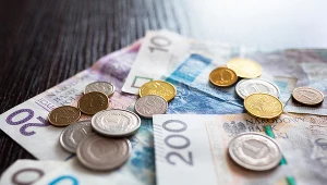 Złoty w spirali wyprzedaży