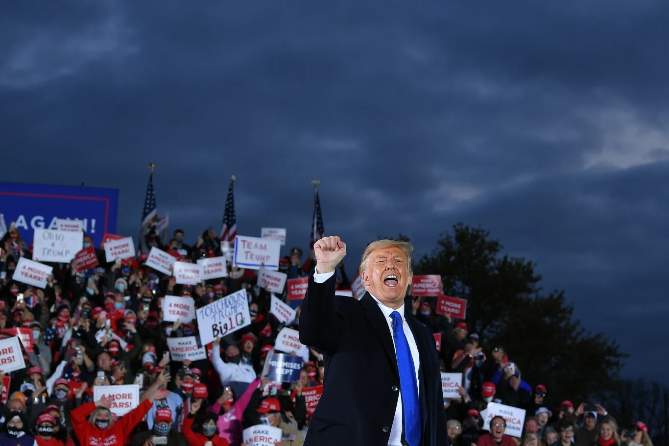 Donald Trump ze swoimi zwolennikami Donald Trump ze swoimi zwolennikami