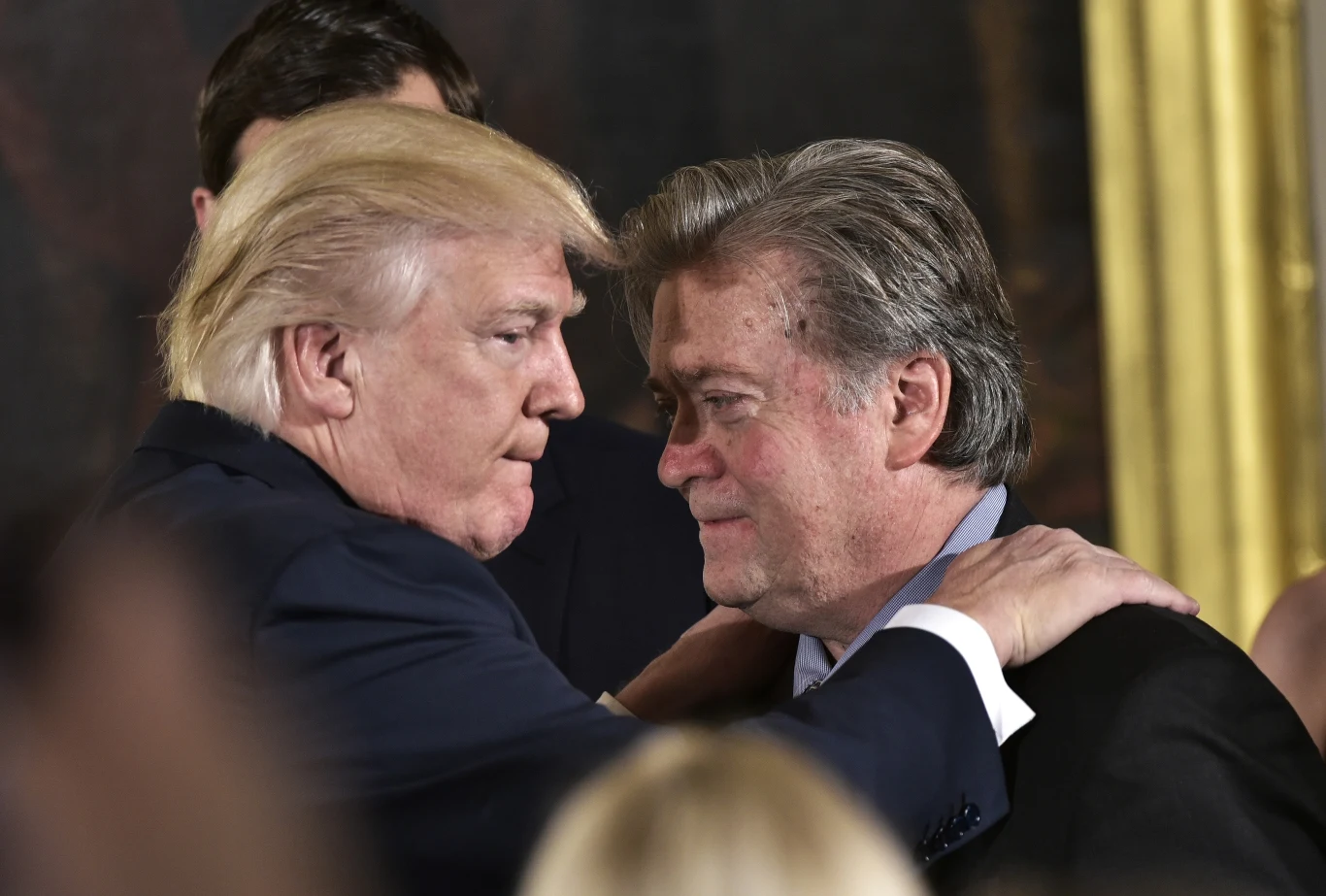 Donald Trump: Steve Bannon płakał, kiedy go zwalniałem Donald Trump: Steve Bannon płakał, kiedy go zwalniałem