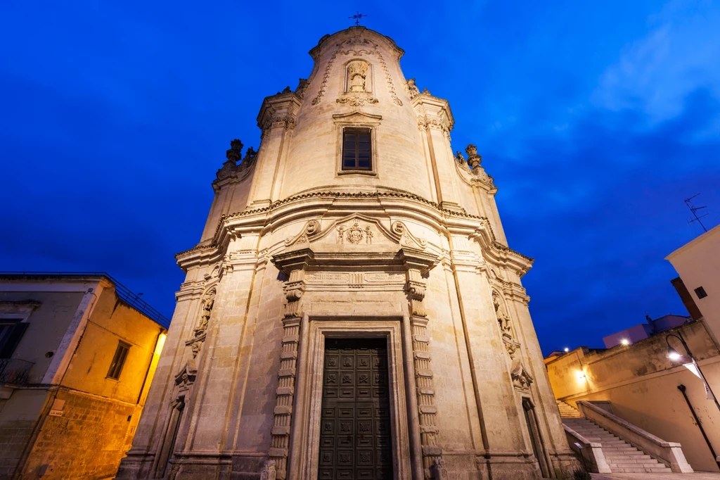Barokowy kościół Chiesa del Purgatorio został zbudowany między 1725 a 1747 rokiem. Barokowy kościół Chiesa del Purgatorio został zbudowany między 1725 a 1747 rokiem.