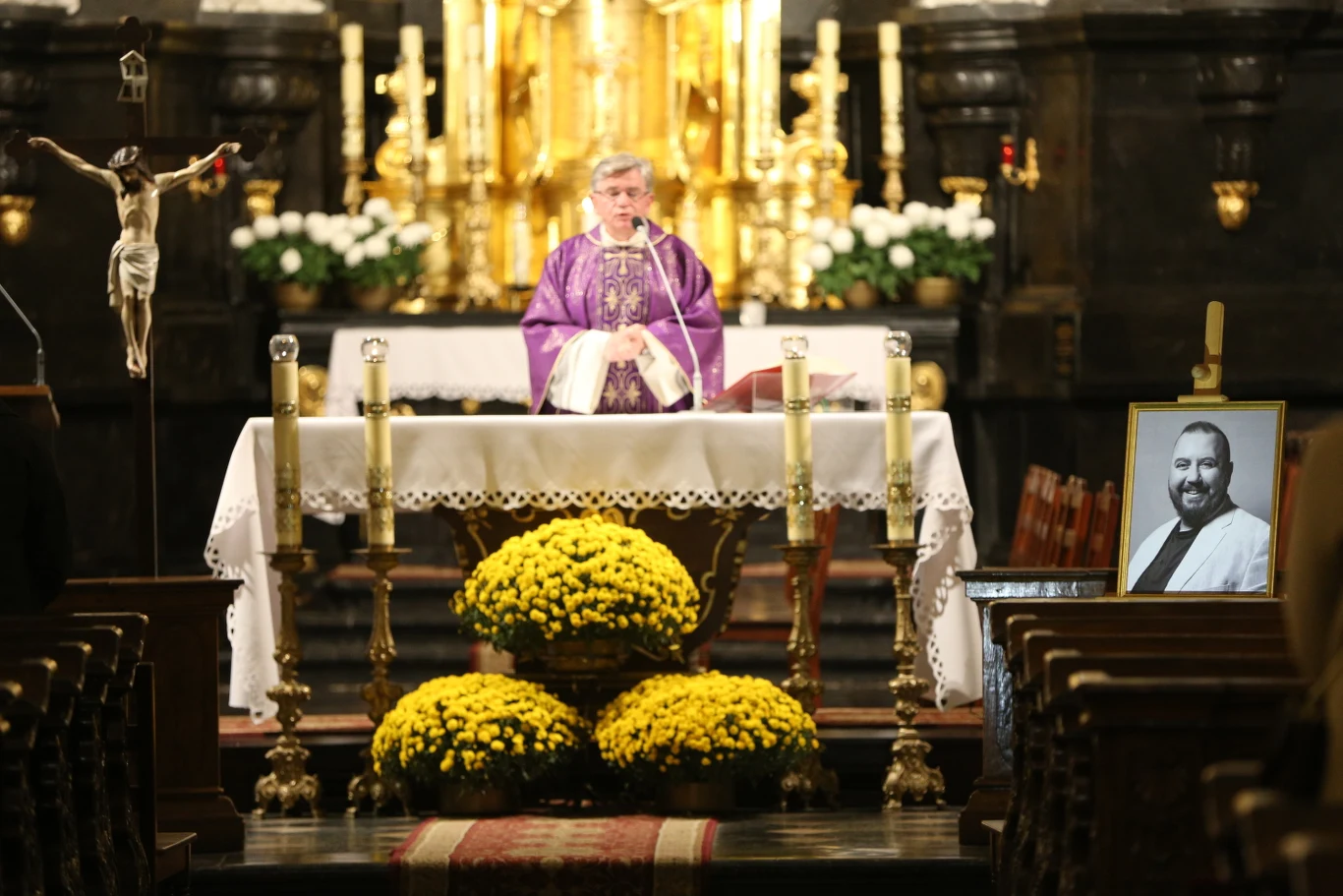 W piątek, 30 października, rodzina i przyjaciele Gnatowskiego pożegnali zmarłego aktora podczas mszy świętej w Bazylice Świętego Michała Archanioła - Sanktuarium Męczeństwa Świętego Stanisława w Krakowie na Skałce.  

 
