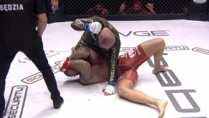 Toni Valtonen (w zielonym stroju) pokonał przed czasem Dawida Żółtaszka