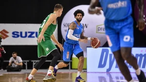 W akcji zawodnik gospodarzy Joshua Perkins.