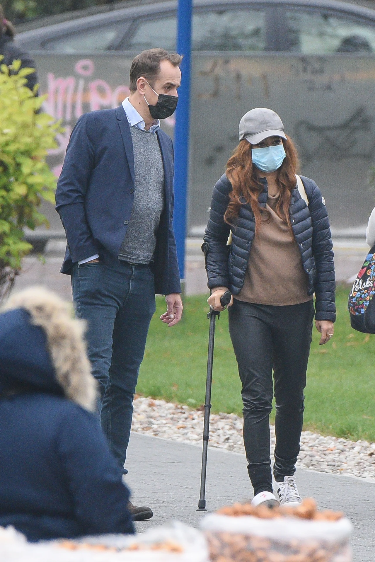 Anna Mucha i Jakub Wons wspierają sprzedawców chryzantem