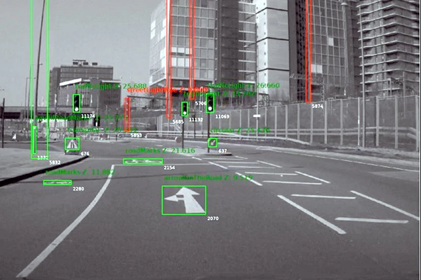 Obraz z kamery Mobileye. Ta należąca do Intela firma zajmuje się m.in. pracami nad pojazdami autonomicznymi Obraz z kamery Mobileye. Ta należąca do Intela firma zajmuje się m.in. pracami nad pojazdami autonomicznymi