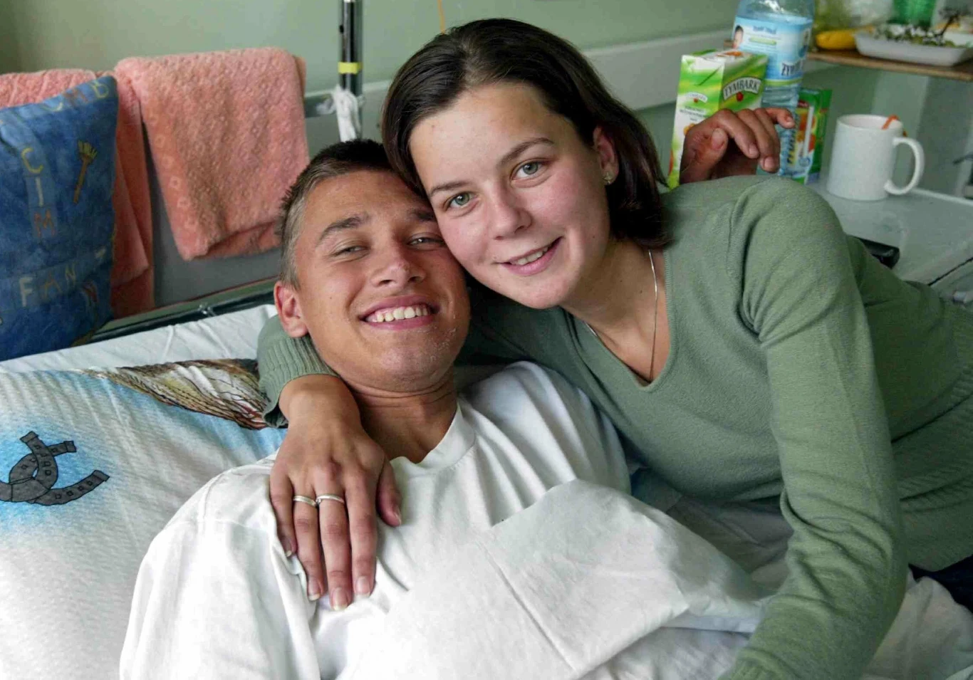 Sebastian Świerzyński z dziewczyną, 2004 r. Sebastian Świerzyński z dziewczyną, 2004 r.