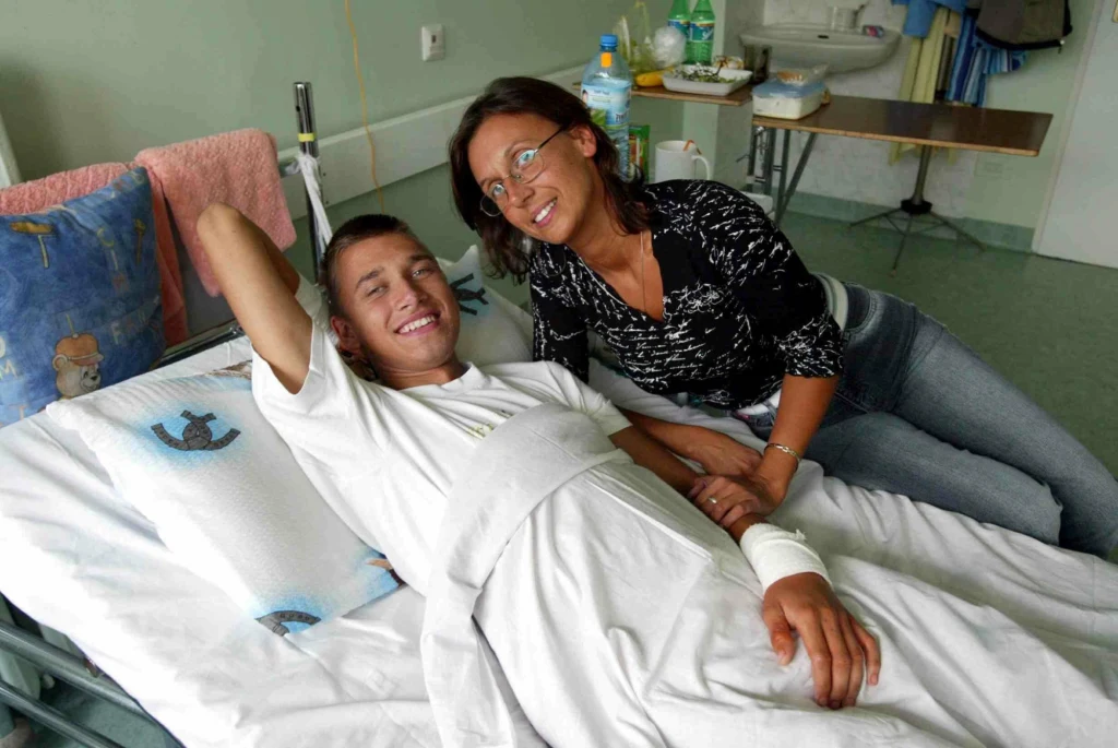 Sebastian Świerzyński z mamą w szpitalu
