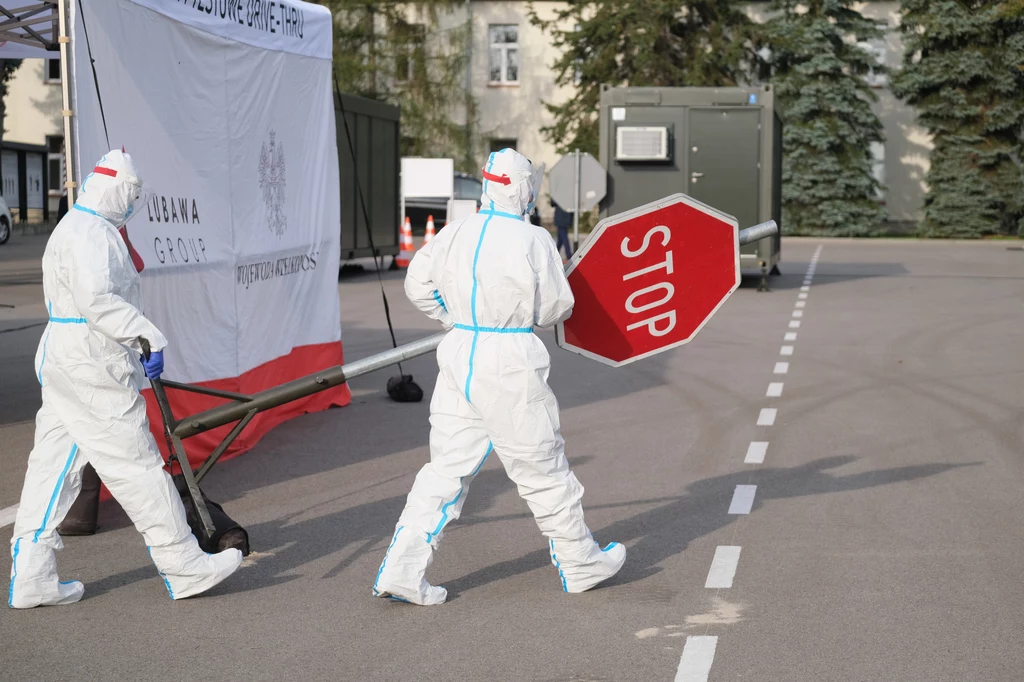 Nowa wersja aplikacji STOP COVID pozwala zapisać się na test Nowa wersja aplikacji STOP COVID pozwala zapisać się na test